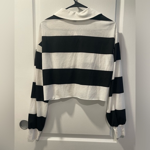 Half button up cropped long sleeve top - Picture 2 of 3